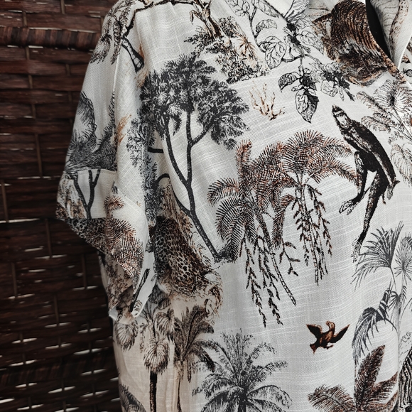 Women's Safari Print Button Down Shirt - Picture 3 of 8